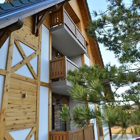 天然木别墅酒店 *