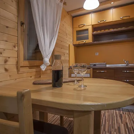 Daire Natural Wood